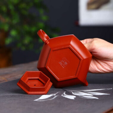 Full Handmade Yixing Zisha Teapot [Dabin Liufang Pot] (Zhu Ni – 260ml)