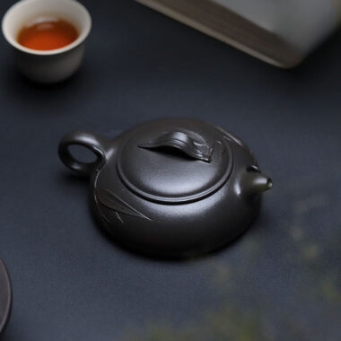 Full Handmade Yixing Zisha Teapot [Biyu Qing Zhu] (Tian Qing Ni – 140ml)