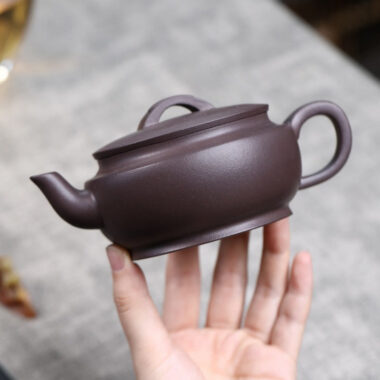 Full Handmade Yixing Zisha Teapot [Dayun Hanwa Pot] (Lao Zi Ni – 250ml)