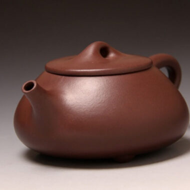 Full Handmade Yixing Zisha Teapot [Jingzhou Shi Piao Pot] (Zi Ni – 370ml)