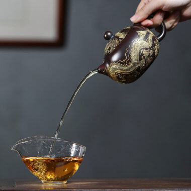 Yixing Zisha Teapot [Gilded Dragon Xishi] (Gu Hong Ni – 300ml)