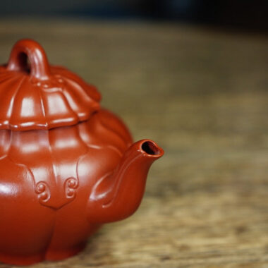 Full Handmade Yixing Zisha Teapot [Ruyi Gong Deng Pot] (Zhu Ni – 170ml)