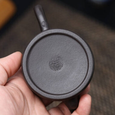 Full Handmade Yixing Zisha Teapot [Good Luck & Fortune] (Hei Ni – 140ml)