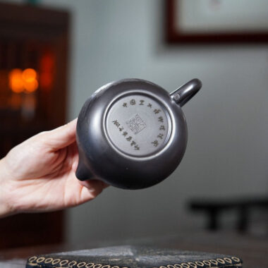 Yixing Zisha Teapot [Shanshui Xishi Pot] (Shi Huang – 400ml)