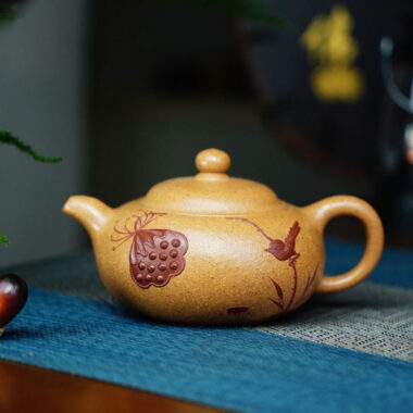 Full Handmade Yixing Zisha Teapot [Lotus Yuan Zhu Pot] (Wucai Lao Duan Ni – 220ml)