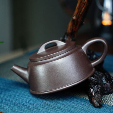 Full Handmade Yixing Zisha Teapot [Yu Zhao Pot] (Lao Zi Ni – 170ml)