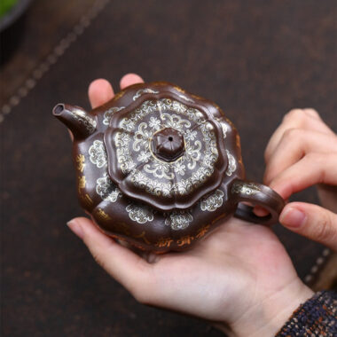 Full Handmade Yixing Zisha Teapot [Bafang Ruyi] (Zi Ni – 190ml)