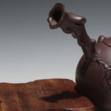 Full Handmade Yixing Zisha Teapot [Peach Side Handle Pot] (Lao Zi Ni – 170/230ml)
