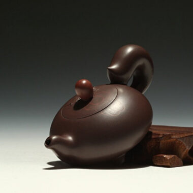 Full Handmade Yixing Zisha Teapot [Squirrel Pot] (Lao Zi Ni – 120/150ml)