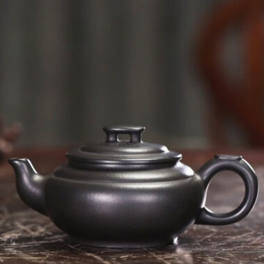 Full Handmade Yixing Zisha Teapot [Shang Xin Qiao Pot] (Hei Ni – 190ml)