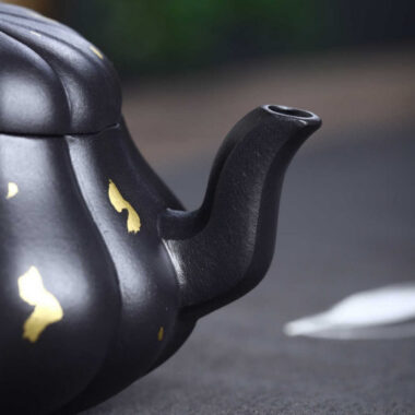 Full Handmade Yixing Zisha Teapot [Golden Yuru Pot] (ShI Huang – 280ml)