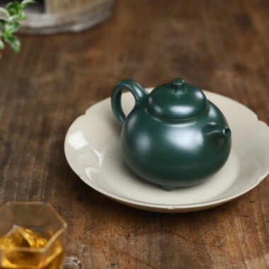Full Handmade Yixing Zisha Teapot [Sanzu Ruding Pot] (Lu Ni – 180ml)