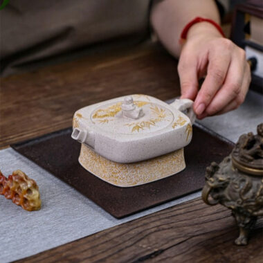 Full Handmade Yixing Zisha Teapot [Enjoy] (Bai Duan Ni – 280ml)