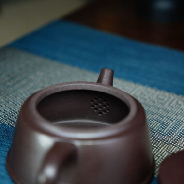 Full Handmade Yixing Zisha Teapot [Yu Zhao Pot] (Lao Zi Ni – 170ml)