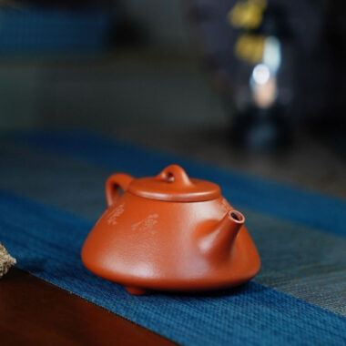 Full Handmade Yixing Zisha Teapot [Ziye Shi Piao Pot] (Zhu Ni – 140ml)