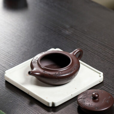 Yixing Zisha Teapot [Han Ying Bian Chen] (Zi Ni – 160ml)