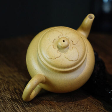 Full Handmade Yixing Zisha Teapot [Dabin Ruyi] (Bensan Lu Ni  – 200ml)