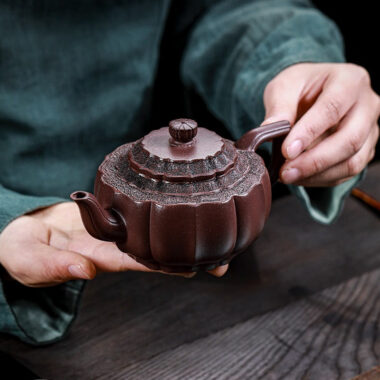 Full Handmade Yixing Zisha Teapot [Jin Wen Yu Wan] (Zi Ni – 300ml)