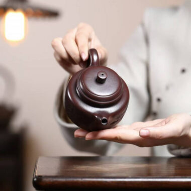 Yixing Zisha Teapot [Shanshui Dezhong] (Gu Hong Ni – 200ml)