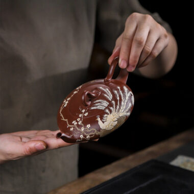 Full Handmade Yixing Zisha Teapot [Beautiful Feather] (Zi Ni – 230ml)