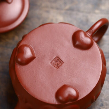 Full Handmade Yixing Zisha Teapot [3 Legs Ruyi Pot] (Dahongpao- 260ml)
