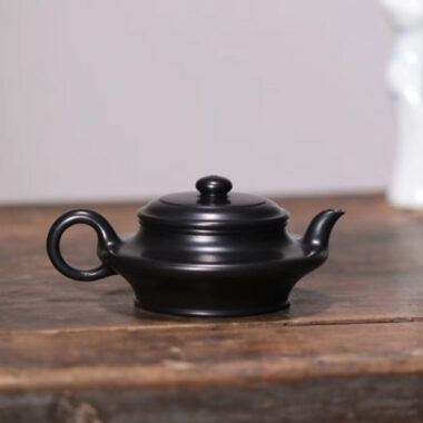 Full Handmade Yixing Zisha Teapot [Xu Bian Pot] (Hei Ni – 200ml)