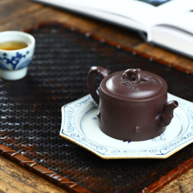 Full Handmade Yixing Zisha Teapot [Grape Stump Pot] (Lao Zi Ni – 180ml)