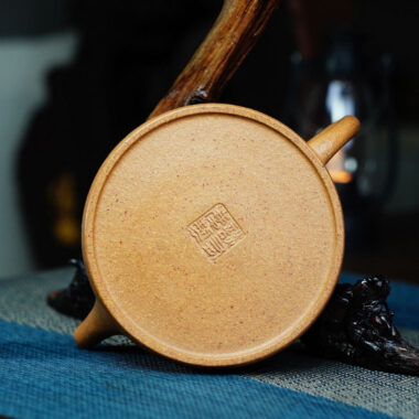 Full Handmade Yixing Zisha Teapot [Half Moon Pot] (Wucai Lao Duan Ni – 200ml)