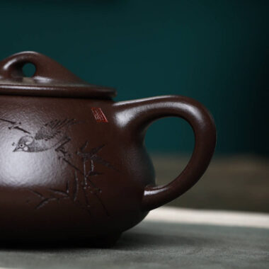 Full Handmade Yixing Zisha Teapot [Jingzhou Shi Piao Pot] (Lao Zi Ni – 200ml)