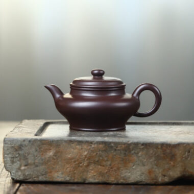 Full Handmade Yixing Zisha Teapot [Xu Bian Pot] ( Lao Zi Ni – 190ml)