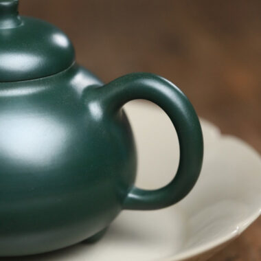 Full Handmade Yixing Zisha Teapot [Sanzu Ruding Pot] (Lu Ni – 180ml)