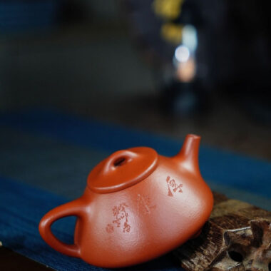 Full Handmade Yixing Zisha Teapot [Ziye Shi Piao Pot] (Zhu Ni – 140ml)