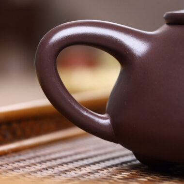 Full Handmade Yixing Zisha Teapot [Jingzhou Shi Piao Pot] (Lao Zi Ni – 240ml)
