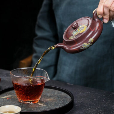 Full Handmade Yixing Zisha Teapot [Jiqing Tian Xia] (30 Mu Zi Ni – 260ml)