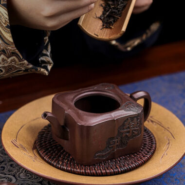 Full Handmade Yixing Zisha Teapot [Gao Peng Man Zuo] (Lao Zi Ni – 180ml)