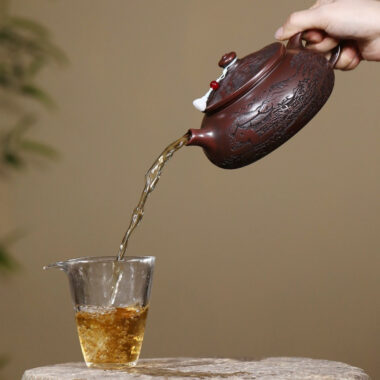 Yixing Zisha Teapot [Jiangnan Han Jiang] (Gu Tong Wu Ni – 650ml)