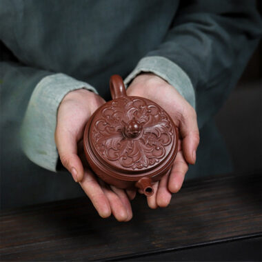 Full Handmade Yixing Zisha Teapot [Shengshi Huakui] (Zi Ni – 240ml)