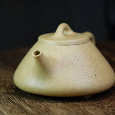 Full Handmade Yixing Zisha Teapot [Ziye Shi Piao Pot] (Bensan Lu Ni – 260ml)