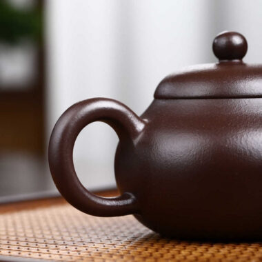Full Handmade Yixing Zisha Teapot [Pear Pot] (Lao Zi Ni – 200ml)