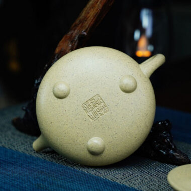 Full Handmade Yixing Zisha Teapot [Jingzhou Shi Piao Pot] (Benson Lu Ni – 200ml)