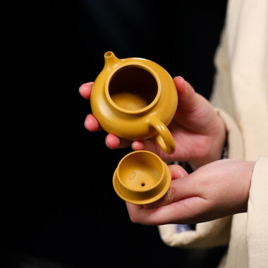 Yixing Zisha Teapot [Mini Rong Tian Pot] (Huangjin Zhn Ni – 120ml)