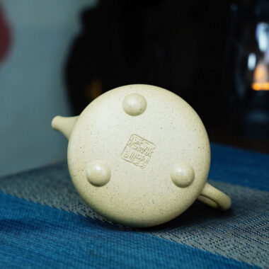 Full Handmade Yixing Zisha Teapot [Gao Shi Piao Pot] (Benson Lu Ni – 190ml)