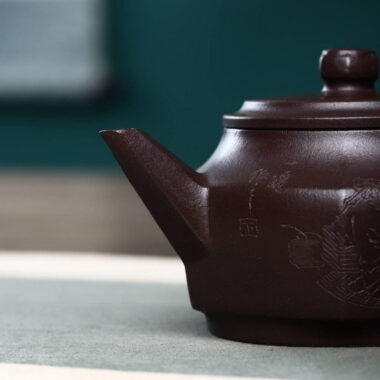 Full Handmade Yixing Zisha Teapot [Liuliu Dashun Pot] (Lao Zi Ni – 300ml)