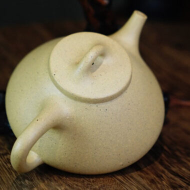 Full Handmade Yixing Zisha Teapot [Ziye Shi Piao Pot] (Bensan Lu Ni – 260ml)