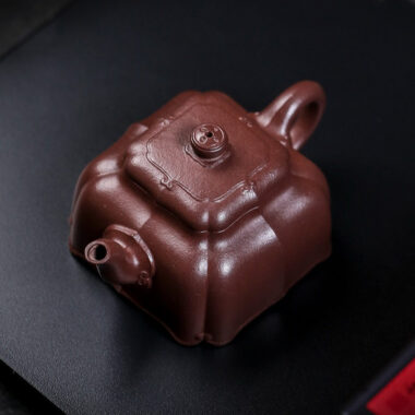 Full Handmade Yixing Zisha Teapot [Feiling] (Zi Ni – 180ml)