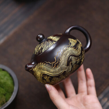 Yixing Zisha Teapot [Gilded Dragon Xishi] (Gu Hong Ni – 300ml)