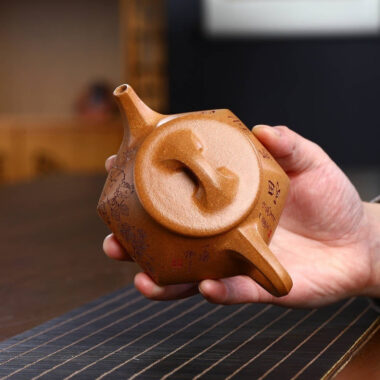 Full Handmade Yixing Zisha Teapot [Liufang Shi Piao Pot] (Wucai Lao Duan Ni – 230ml)