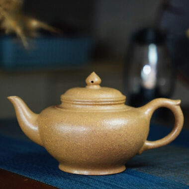Full Handmade Yixing Zisha Teapot [Xiao Ying Pot] (Duan Ni – 270ml)