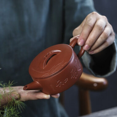 Full Handmade Yixing Zisha Teapot [Zhi Qiu Hanwa] (Hong Pi Long – 210ml)