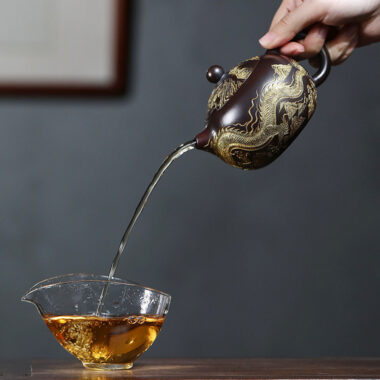 Yixing Zisha Teapot [Gilded Dragon Xishi] (Gu Hong Ni – 300ml)